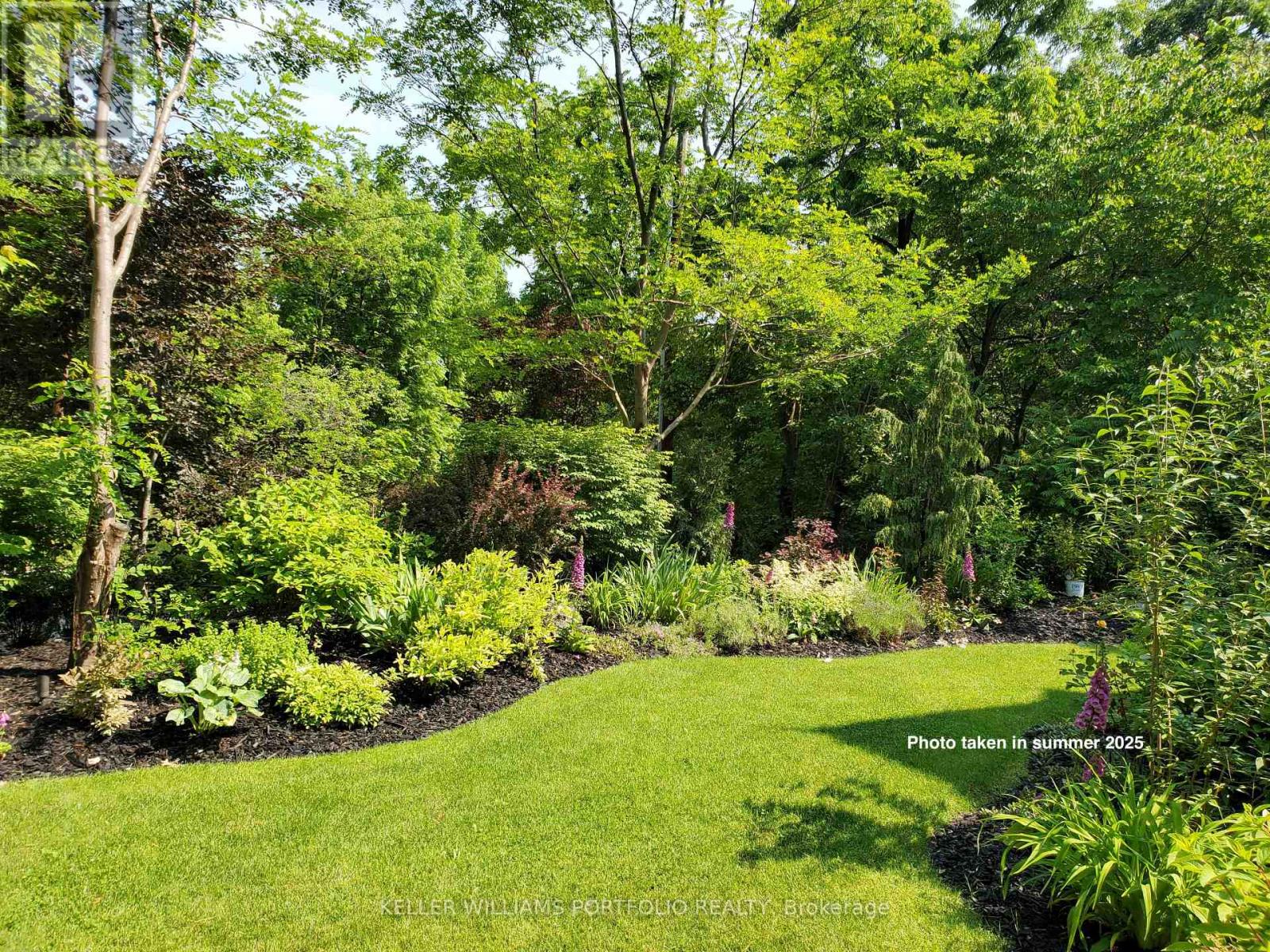 92 Pinetree Way, Mississauga, Ontario  L5G 2R1 - Photo 45 - W12972874