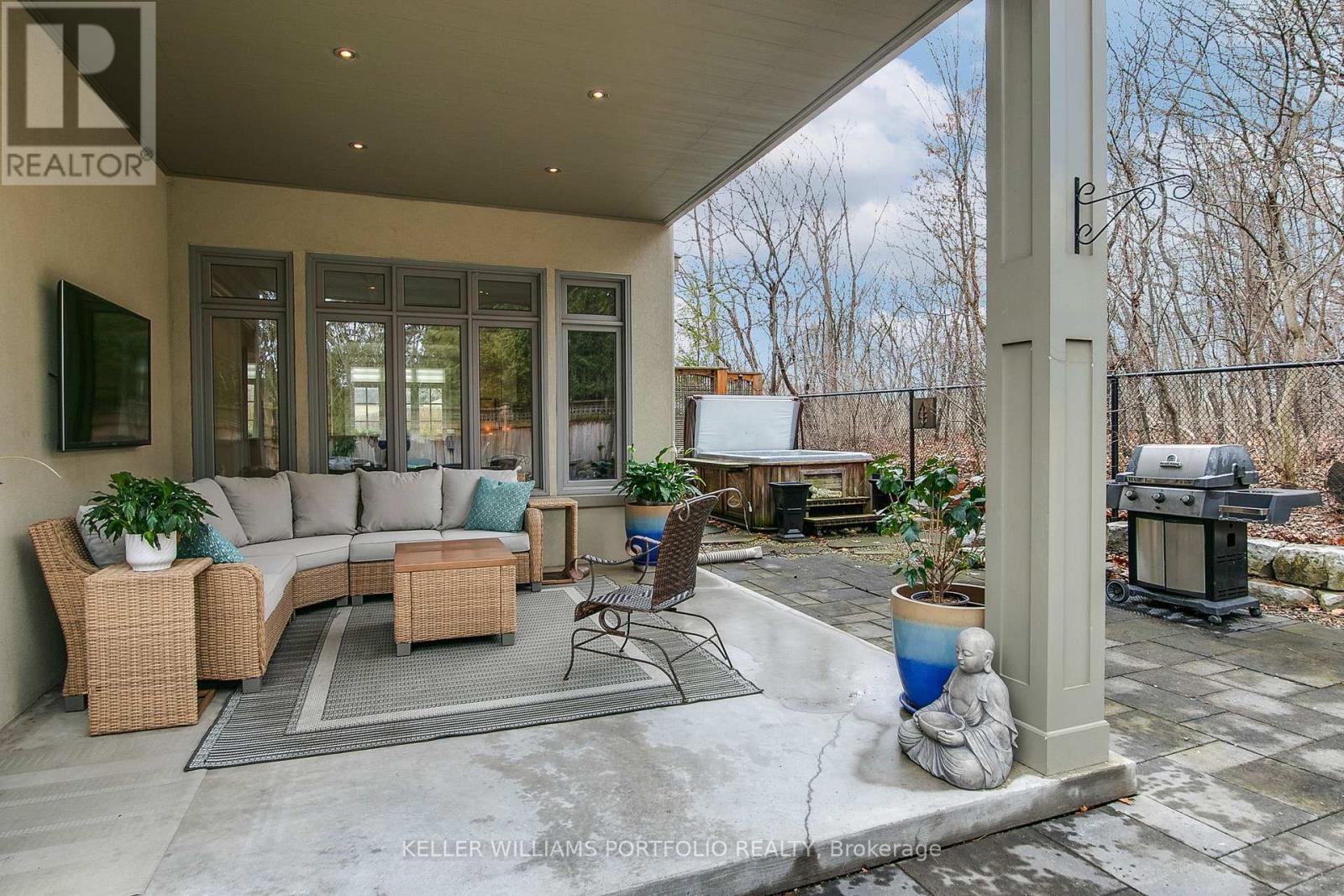 92 Pinetree Way, Mississauga, Ontario  L5G 2R1 - Photo 46 - W12972874