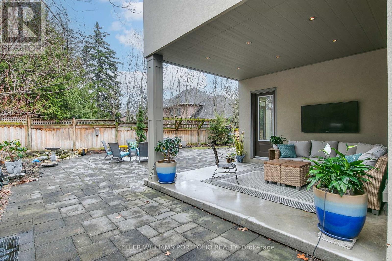 92 Pinetree Way, Mississauga, Ontario  L5G 2R1 - Photo 47 - W12972874