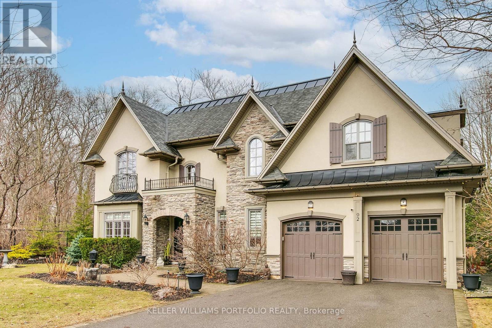 92 Pinetree Way, Mississauga, Ontario  L5G 2R1 - Photo 49 - W12972874