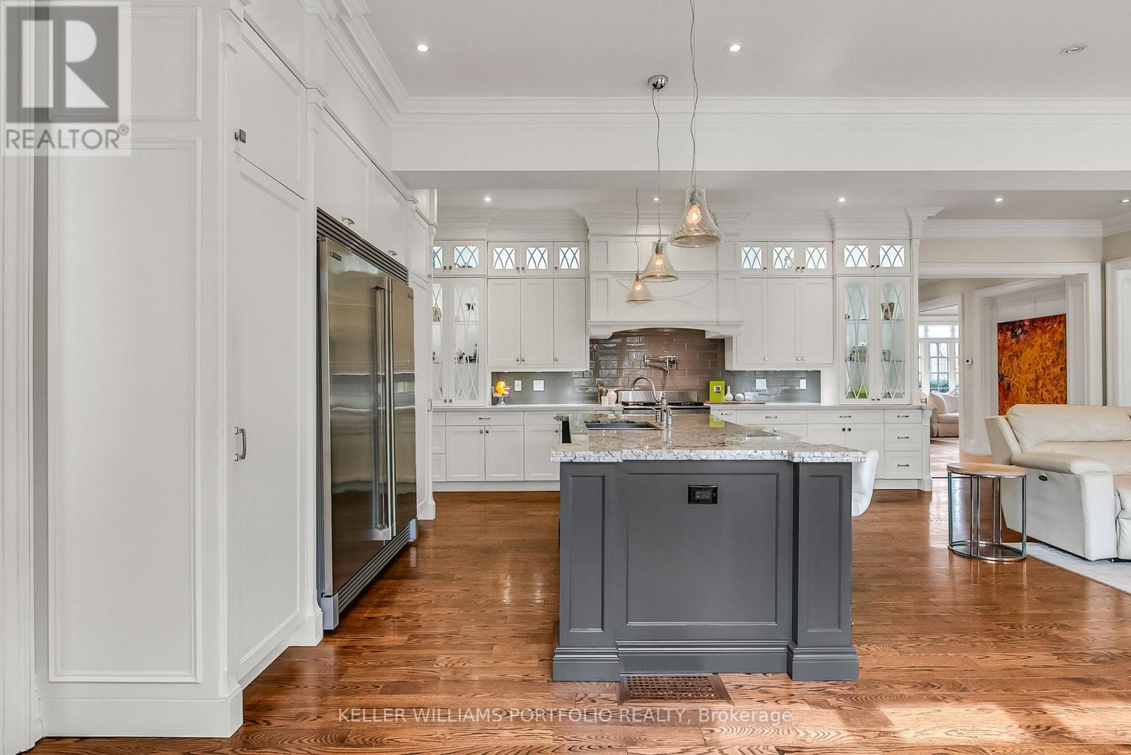 92 Pinetree Way, Mississauga, Ontario  L5G 2R1 - Photo 8 - W12972874