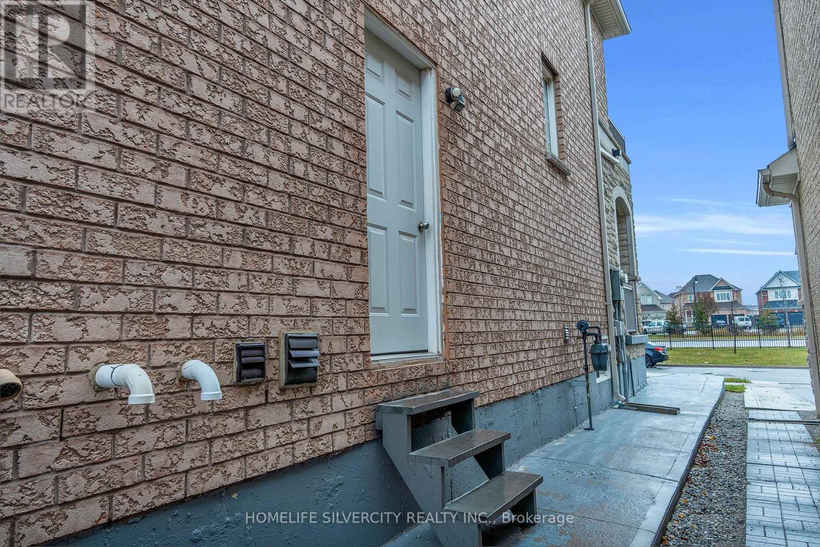 93 Education Road, Brampton, Ontario  L6P 3W3 - Photo 35 - W12972892