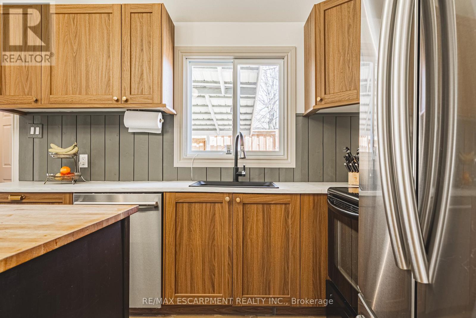 121 Paisley Boulevard E, Mississauga, Ontario  L5A 1P6 - Photo 10 - W12972908