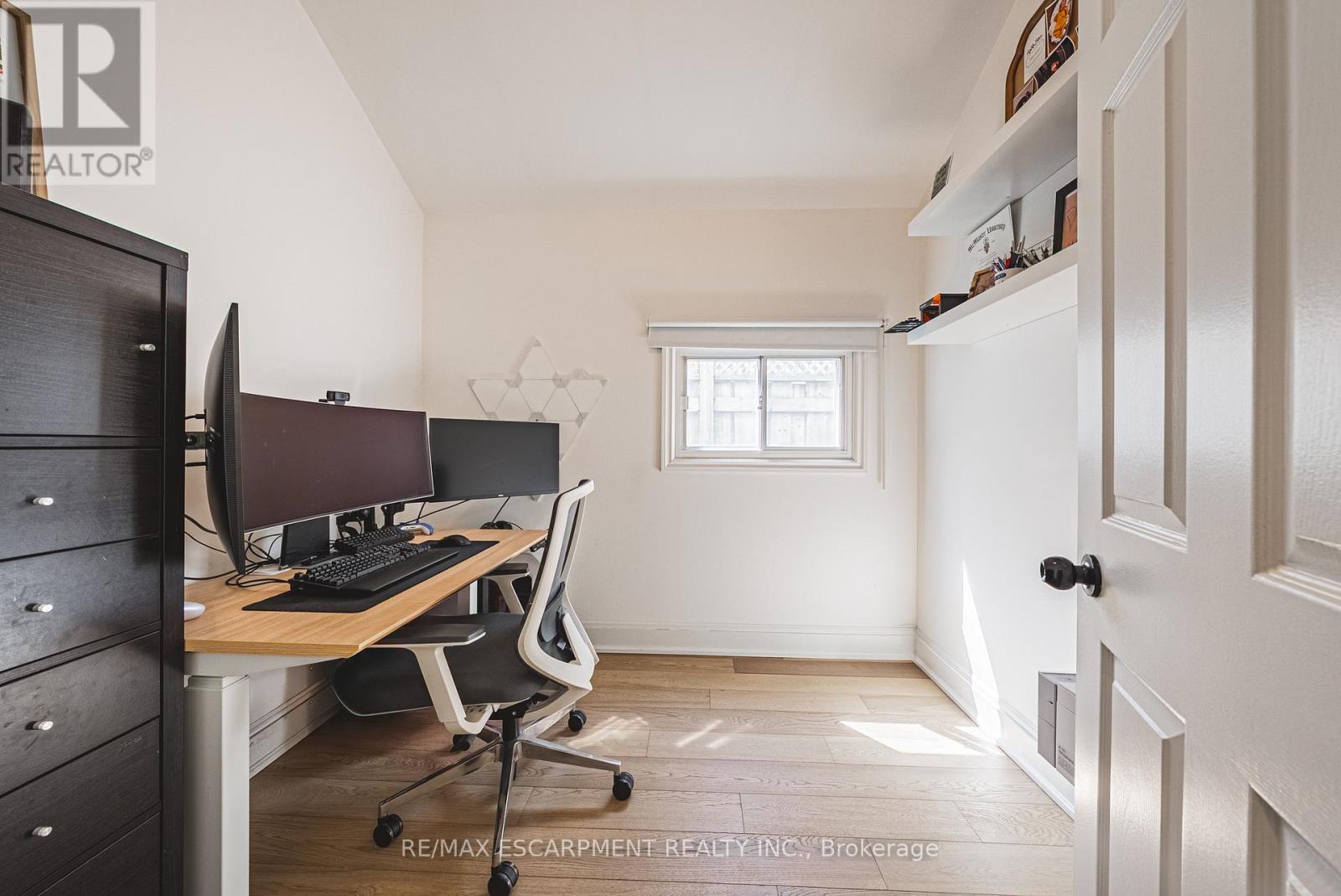 121 Paisley Boulevard E, Mississauga, Ontario  L5A 1P6 - Photo 14 - W12972908