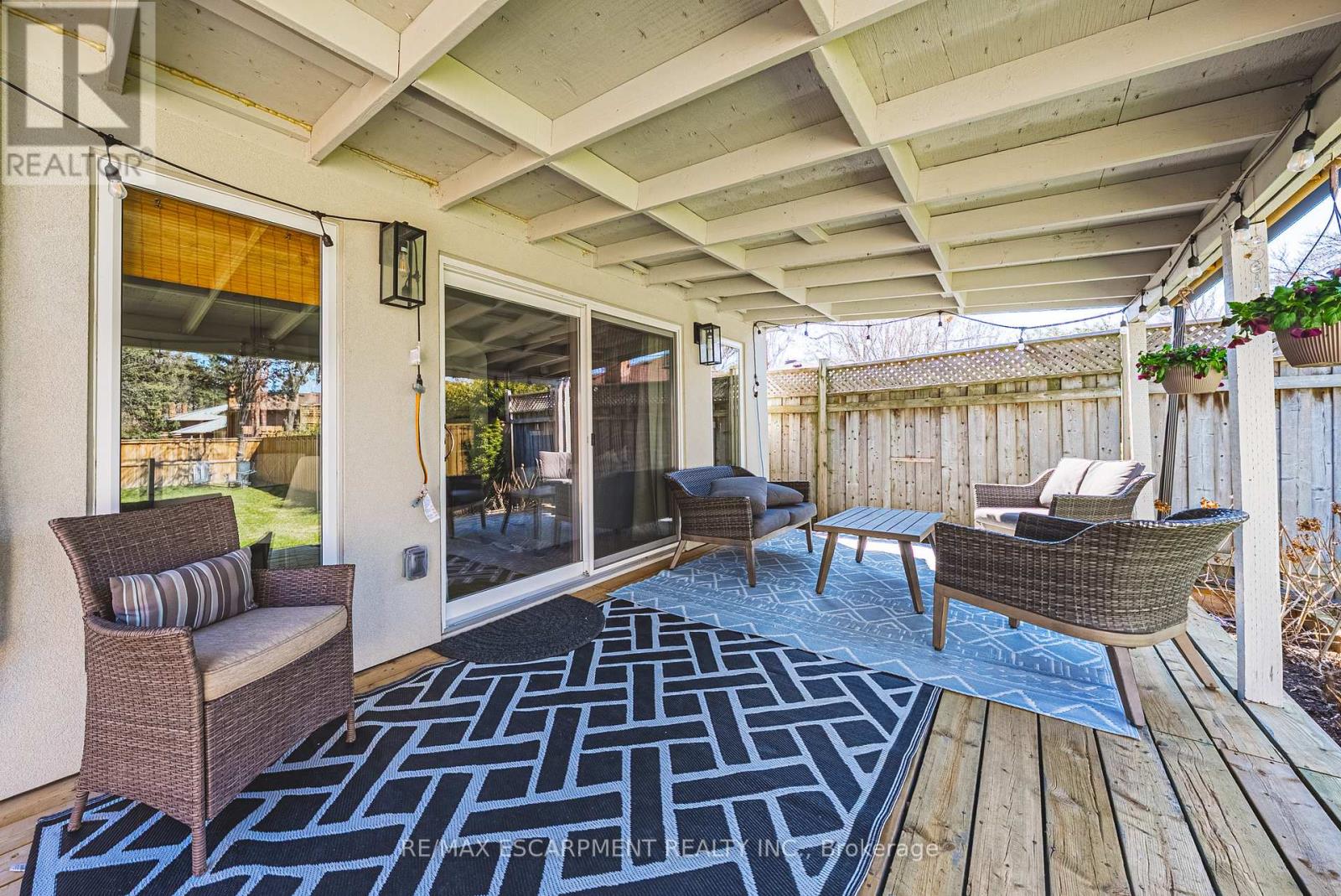 121 Paisley Boulevard E, Mississauga, Ontario  L5A 1P6 - Photo 18 - W12972908