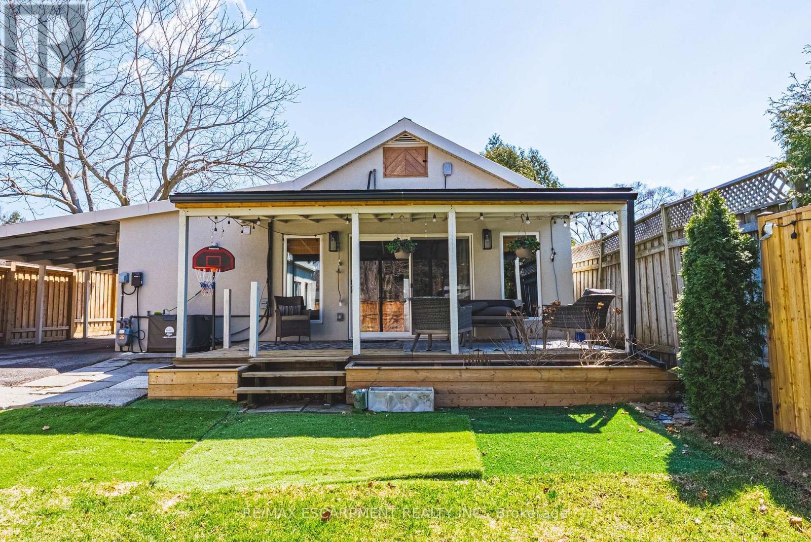 121 Paisley Boulevard E, Mississauga, Ontario  L5A 1P6 - Photo 19 - W12972908