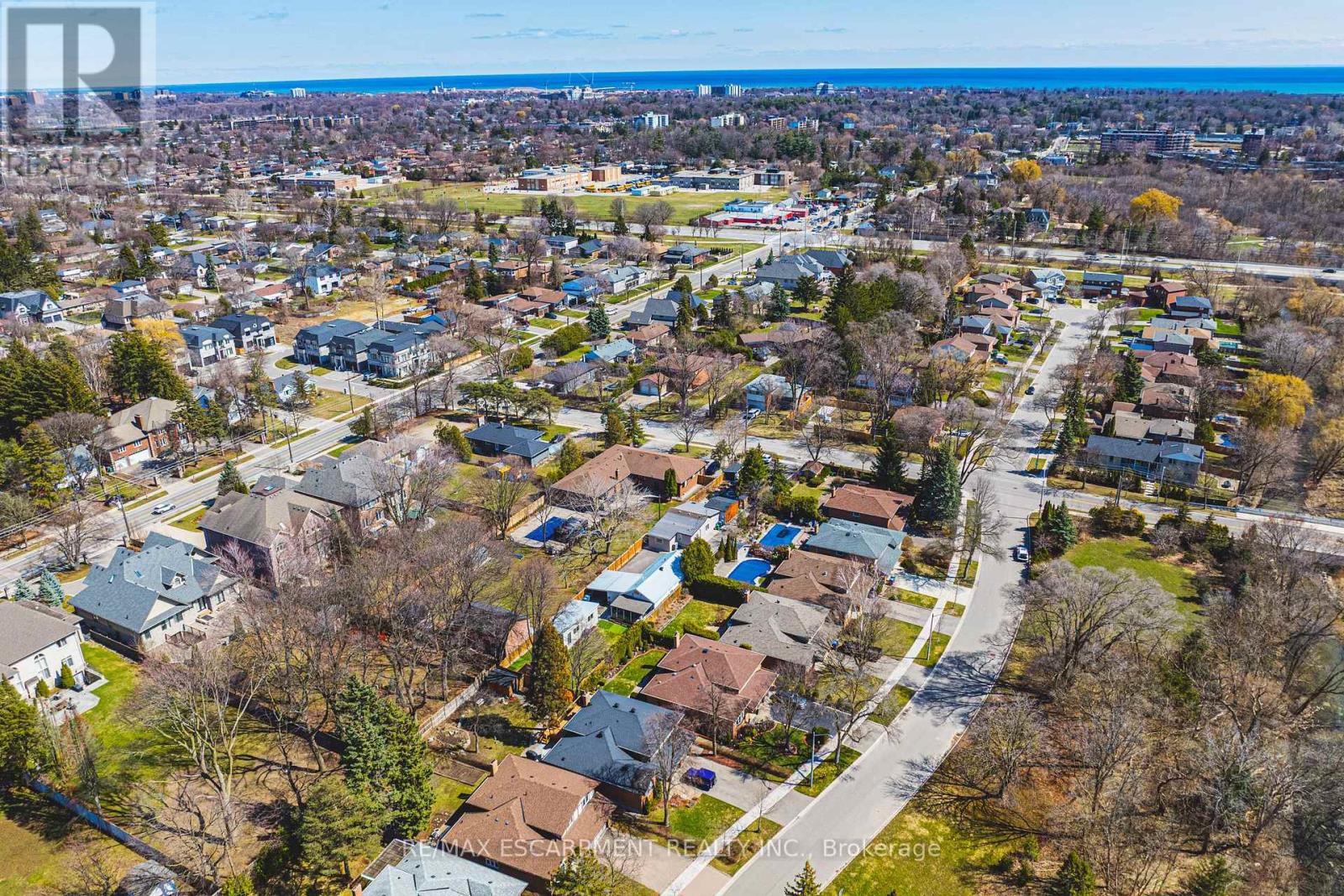 121 Paisley Boulevard E, Mississauga, Ontario  L5A 1P6 - Photo 26 - W12972908