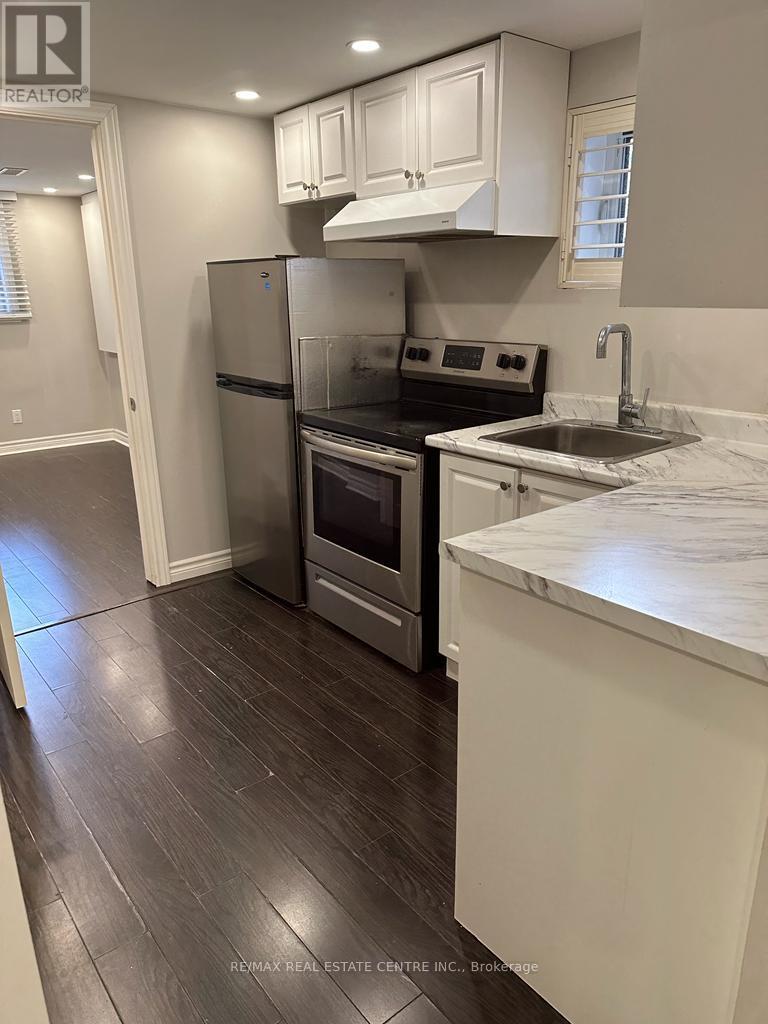 2349 Whaley Dr Drive, Mississauga, Ontario  L5B 2B3 - Photo 4 - W12972910