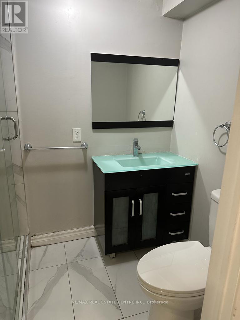 2349 Whaley Dr Drive, Mississauga, Ontario  L5B 2B3 - Photo 5 - W12972910