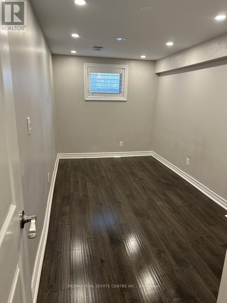 2349 Whaley Dr Drive, Mississauga, Ontario  L5B 2B3 - Photo 6 - W12972910