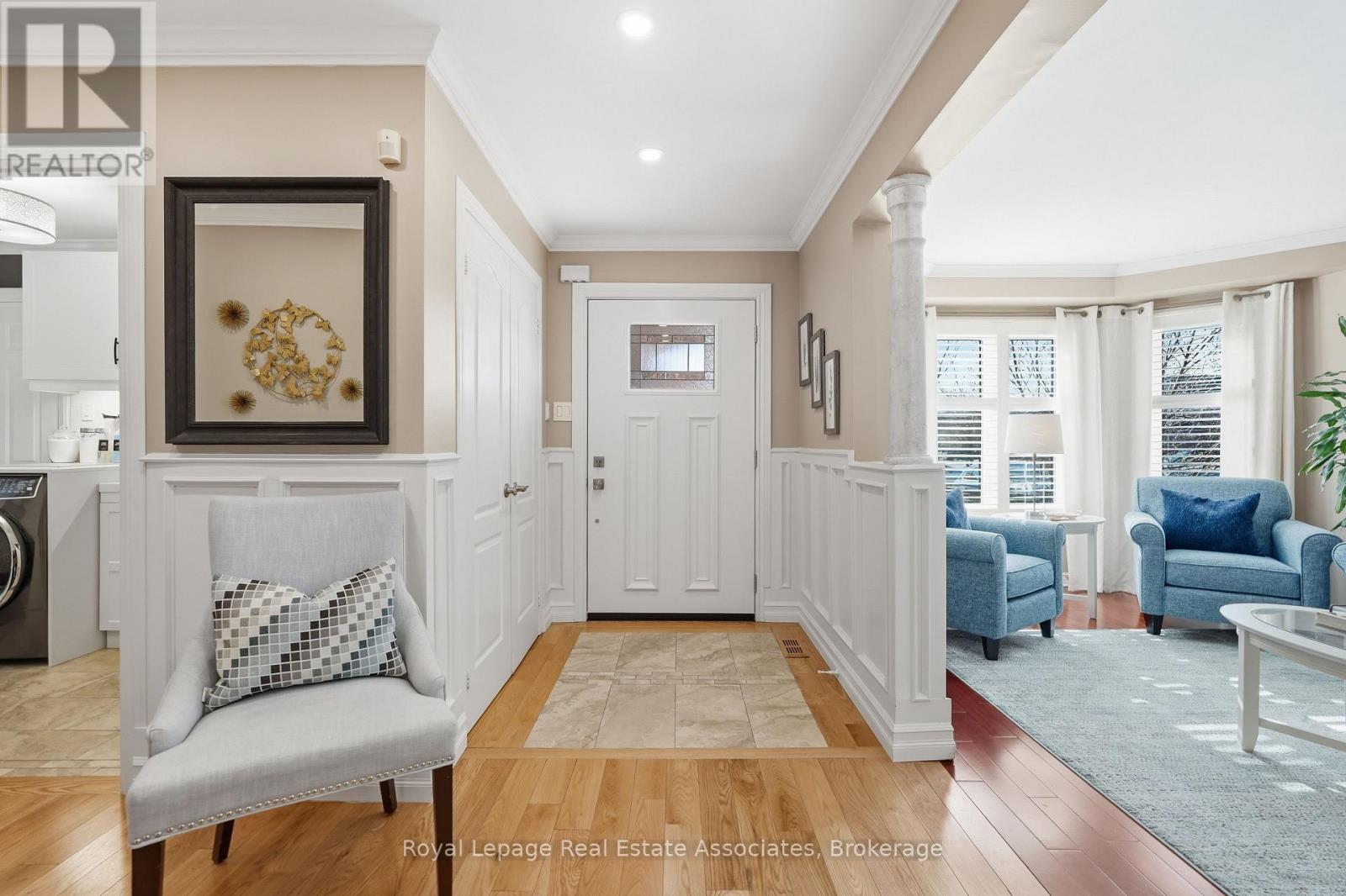 48 Chester Crescent, Halton Hills, Ontario  L7G 5W5 - Photo 6 - W12972914