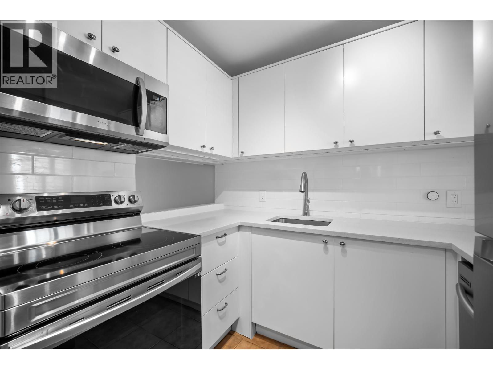 310 1080 Broughton Street, Vancouver, British Columbia  V6G 2A8 - Photo 1 - R3108429