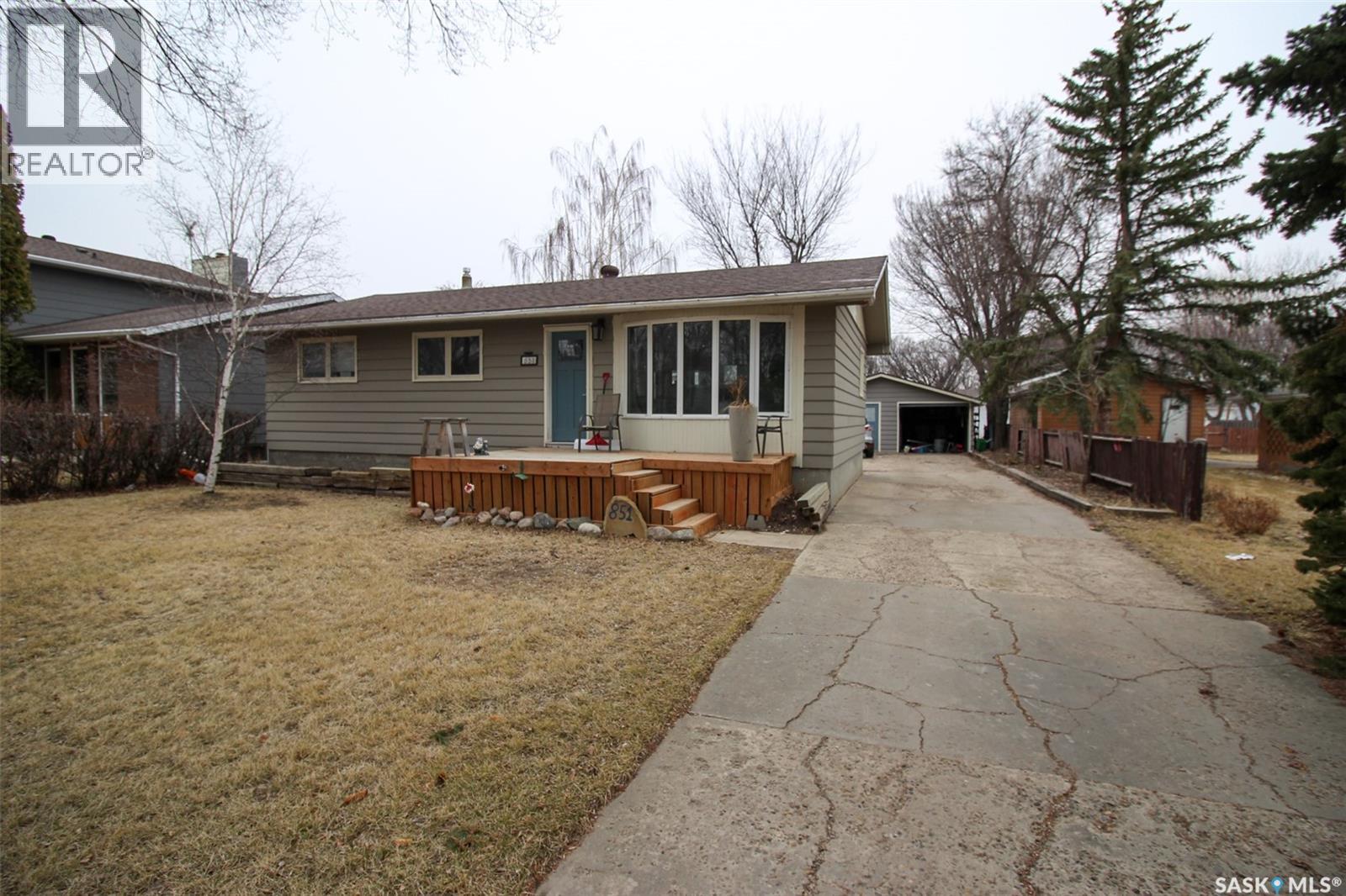 851 2nd STREET E, Shaunavon, Saskatchewan