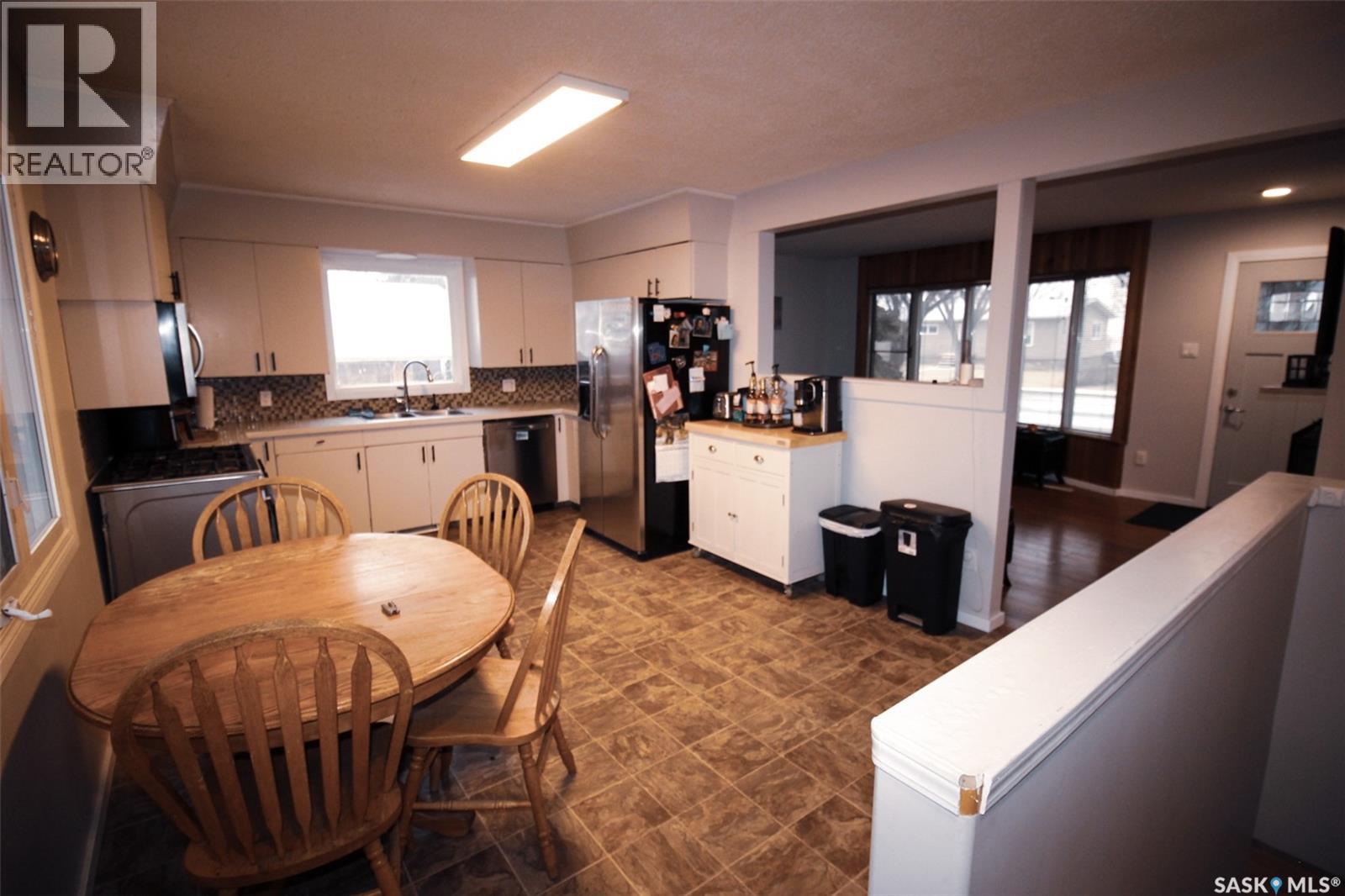 851 2nd Street E, Shaunavon, Saskatchewan  S0N 2M0 - Photo 10 - SK032391