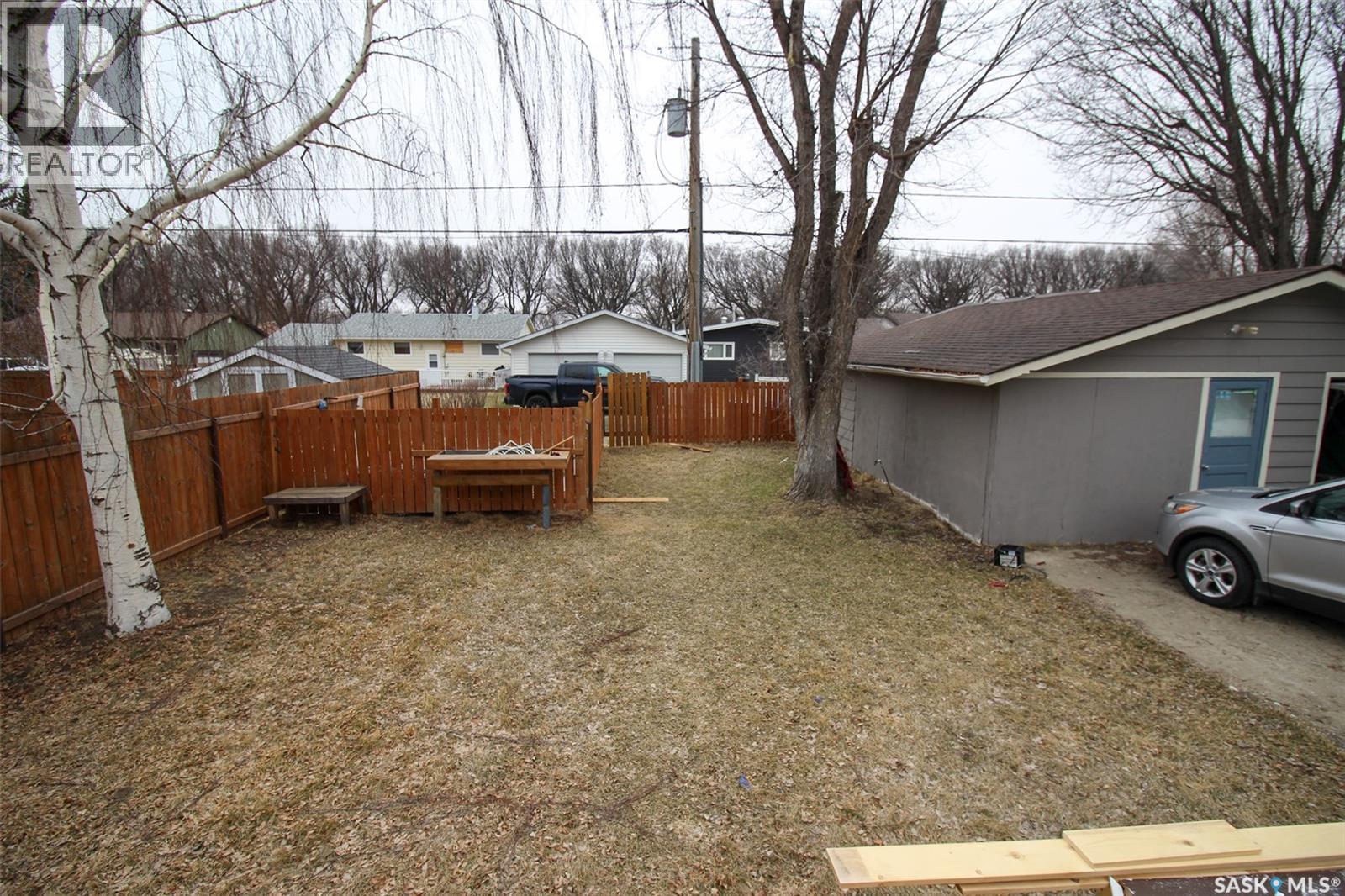 851 2nd Street E, Shaunavon, Saskatchewan  S0N 2M0 - Photo 36 - SK032391