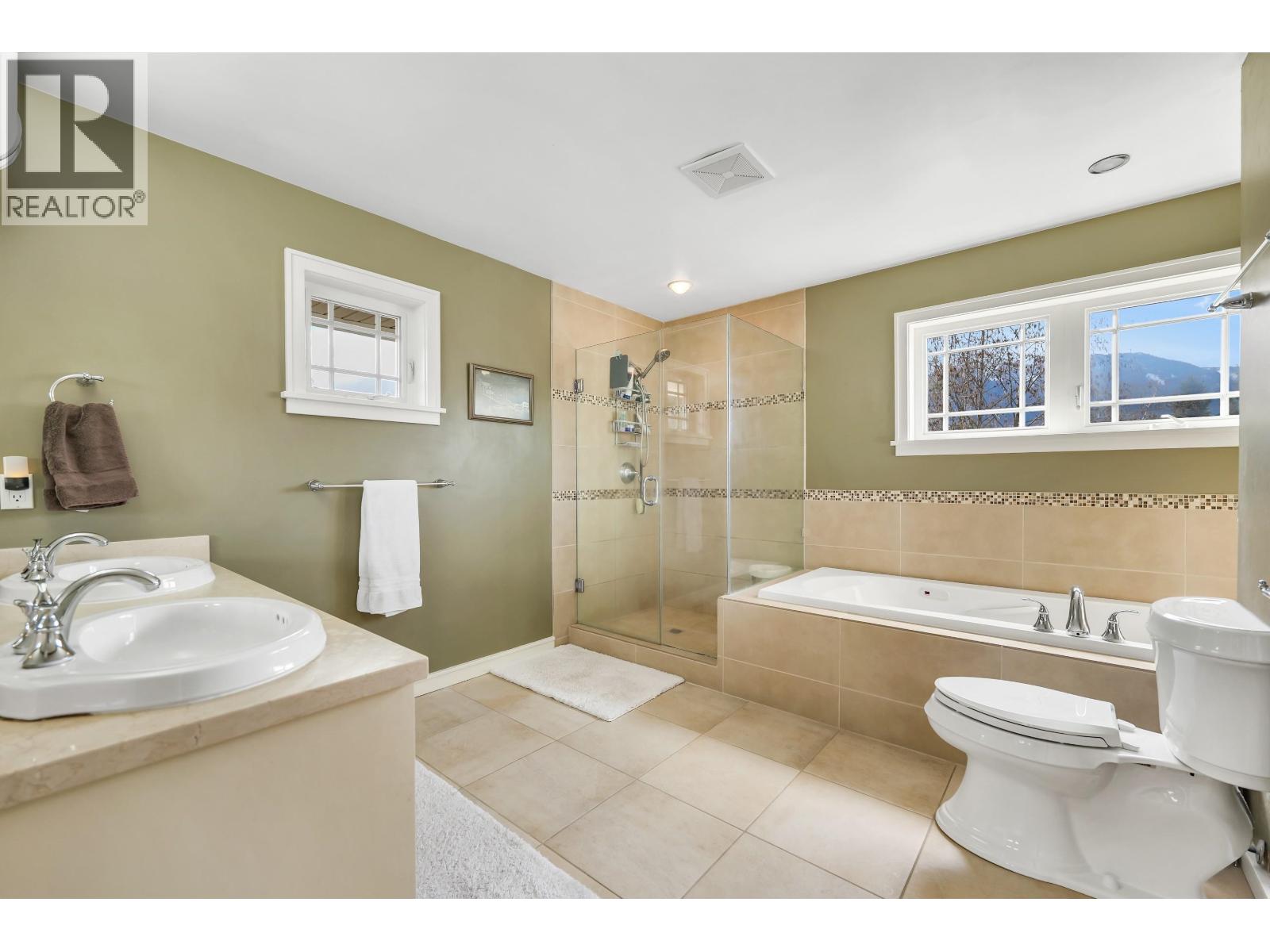 1012 Condor Place, Squamish, British Columbia  V8B 0P4 - Photo 18 - R3108116