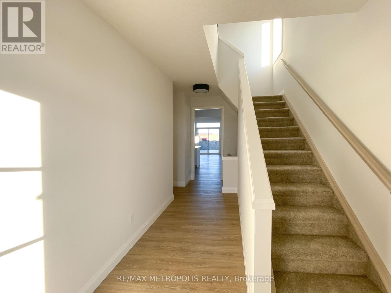 35 Evylean Court, St. Thomas, Ontario  N5R 0P6 - Photo 2 - X12972780