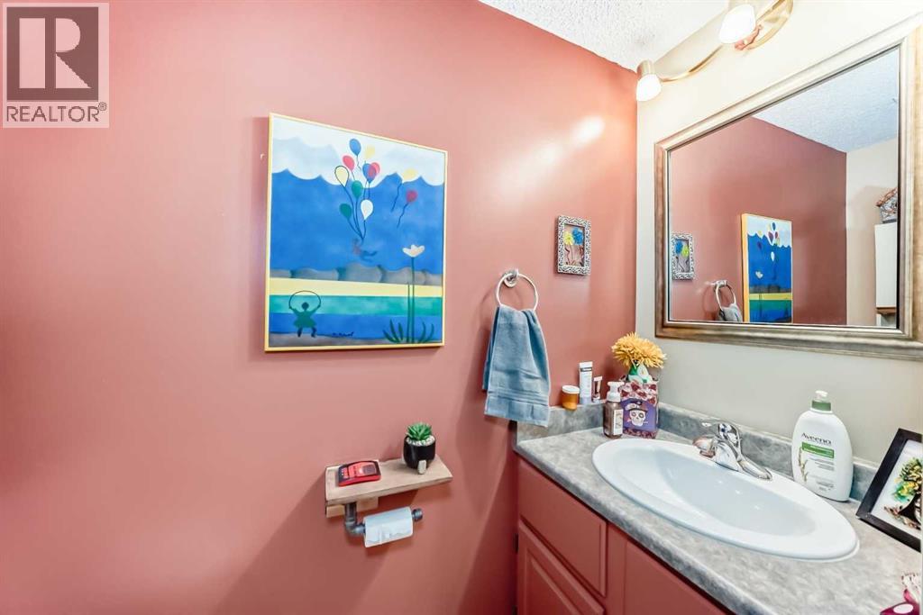 8 Meadow Place SE, Airdrie, Alberta  T4A 1W4 - Photo 16 - A2299404