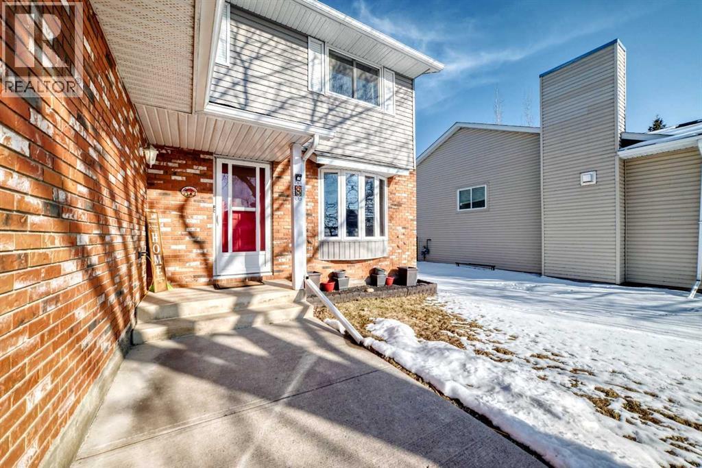 8 Meadow Place SE, Airdrie, Alberta  T4A 1W4 - Photo 3 - A2299404