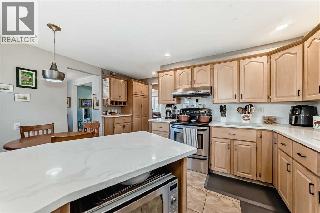 8 Meadow Place SE, Airdrie, Alberta  T4A 1W4 - Photo 7 - A2299404