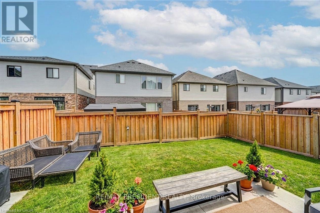 552 Florencedale Crescent, Kitchener, Ontario  N2R 0N3 - Photo 47 - X12971092