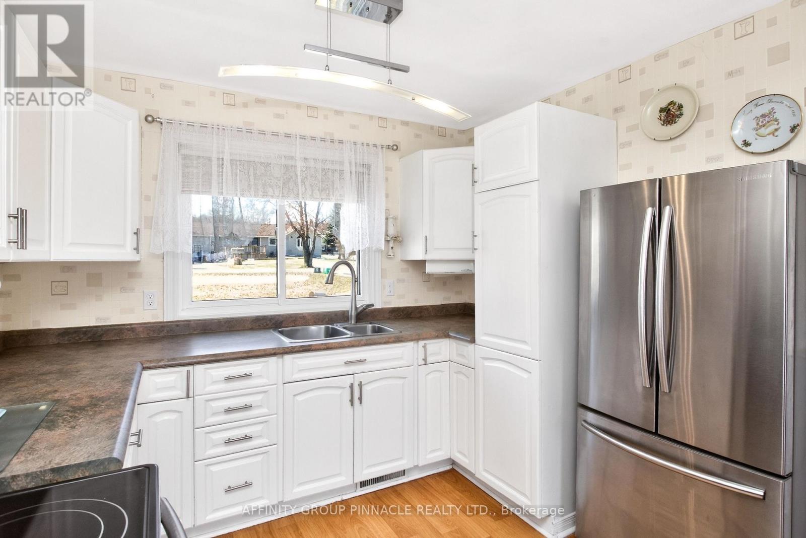 272 Crosby Drive, Kawartha Lakes, Ontario  K0M 1A0 - Photo 10 - X12972918