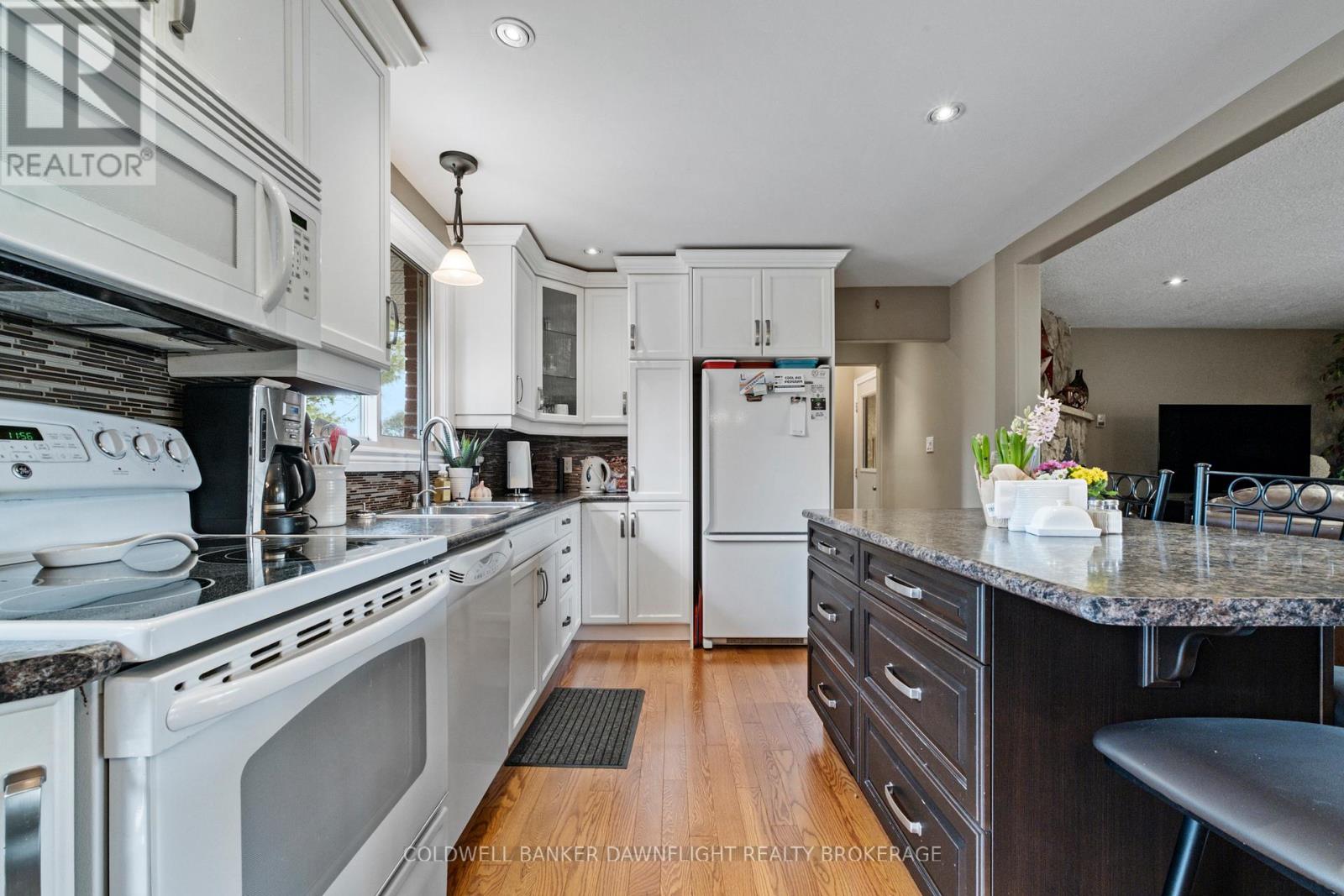 33960 Queen Street, Bluewater, Ontario  N0M 2T0 - Photo 11 - X12973092