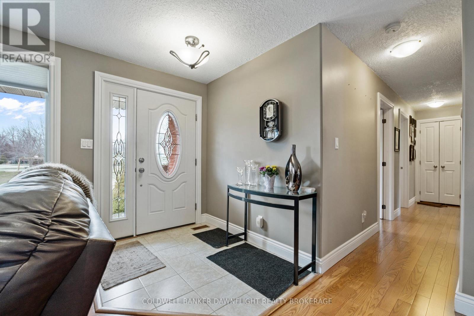 33960 Queen Street, Bluewater, Ontario  N0M 2T0 - Photo 5 - X12973092