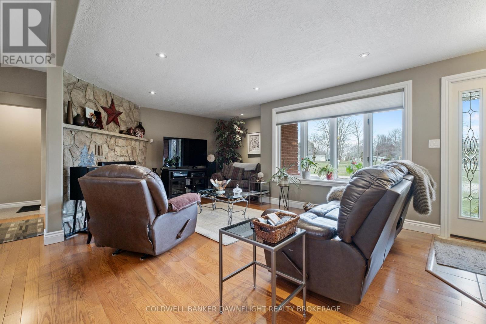 33960 Queen Street, Bluewater, Ontario  N0M 2T0 - Photo 7 - X12973092