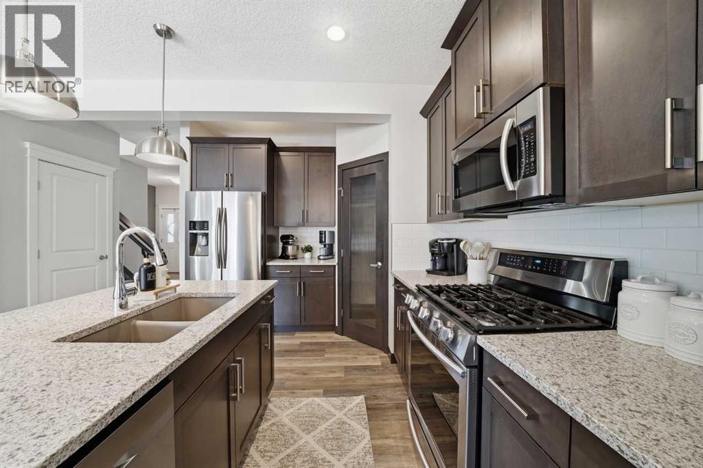 141 Willow Park, Cochrane, Alberta  T4C 2N3 - Photo 4 - A2299821