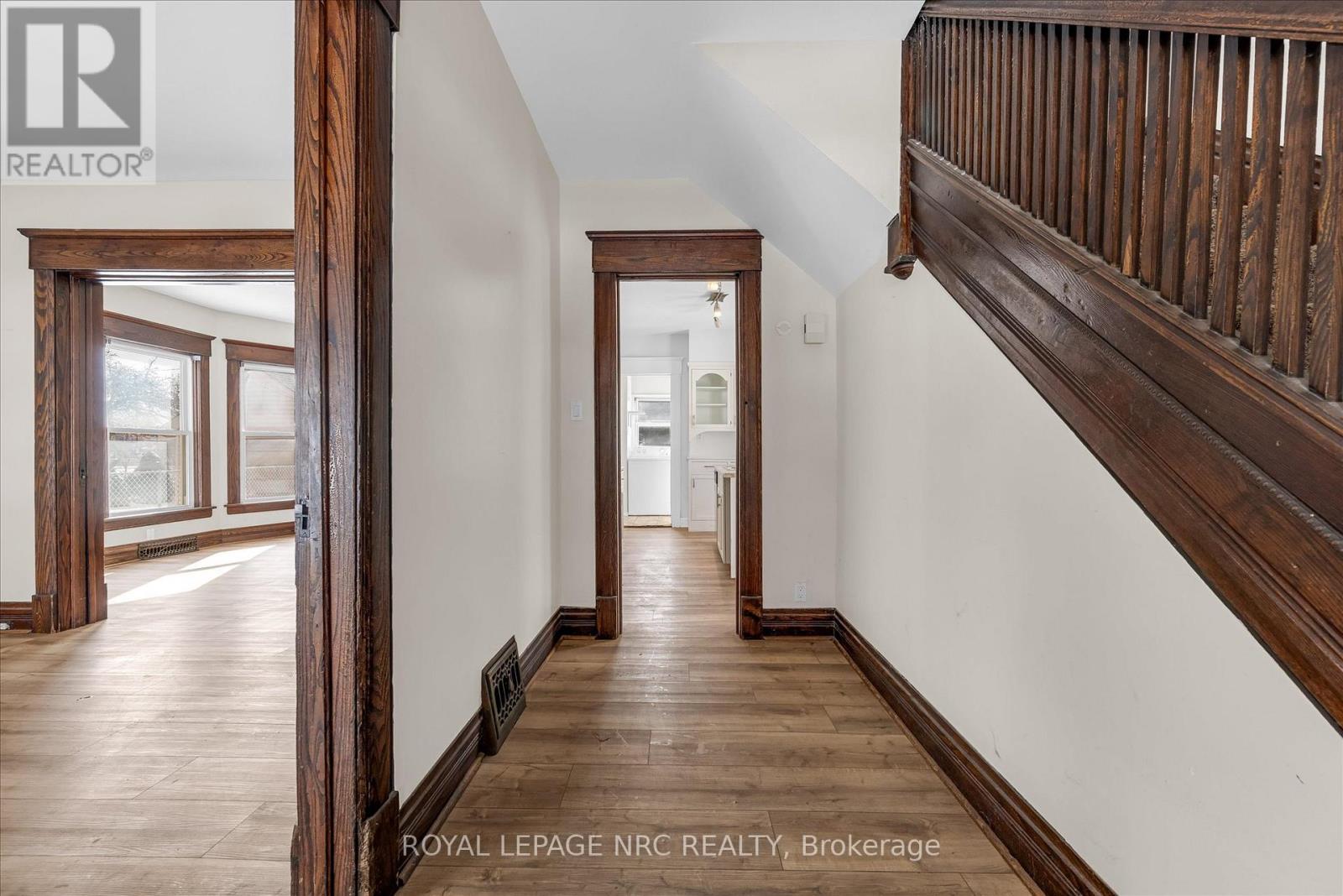 4878 Stamford Street, Niagara Falls, Ontario  L2E 1M1 - Photo 4 - X12833418