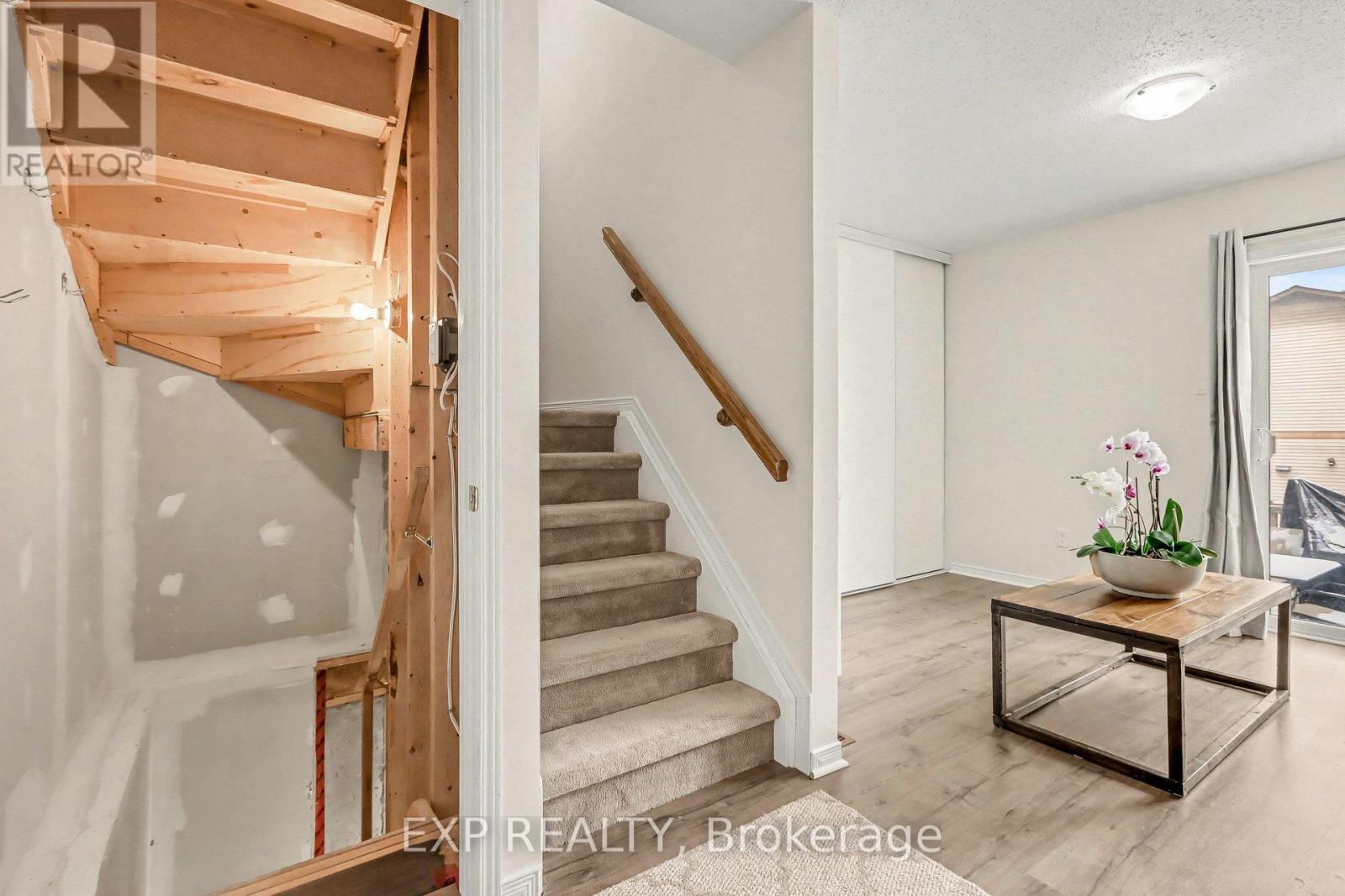 211 Gershwin Private, Ottawa, Ontario  K2H 1G6 - Photo 6 - X12972936