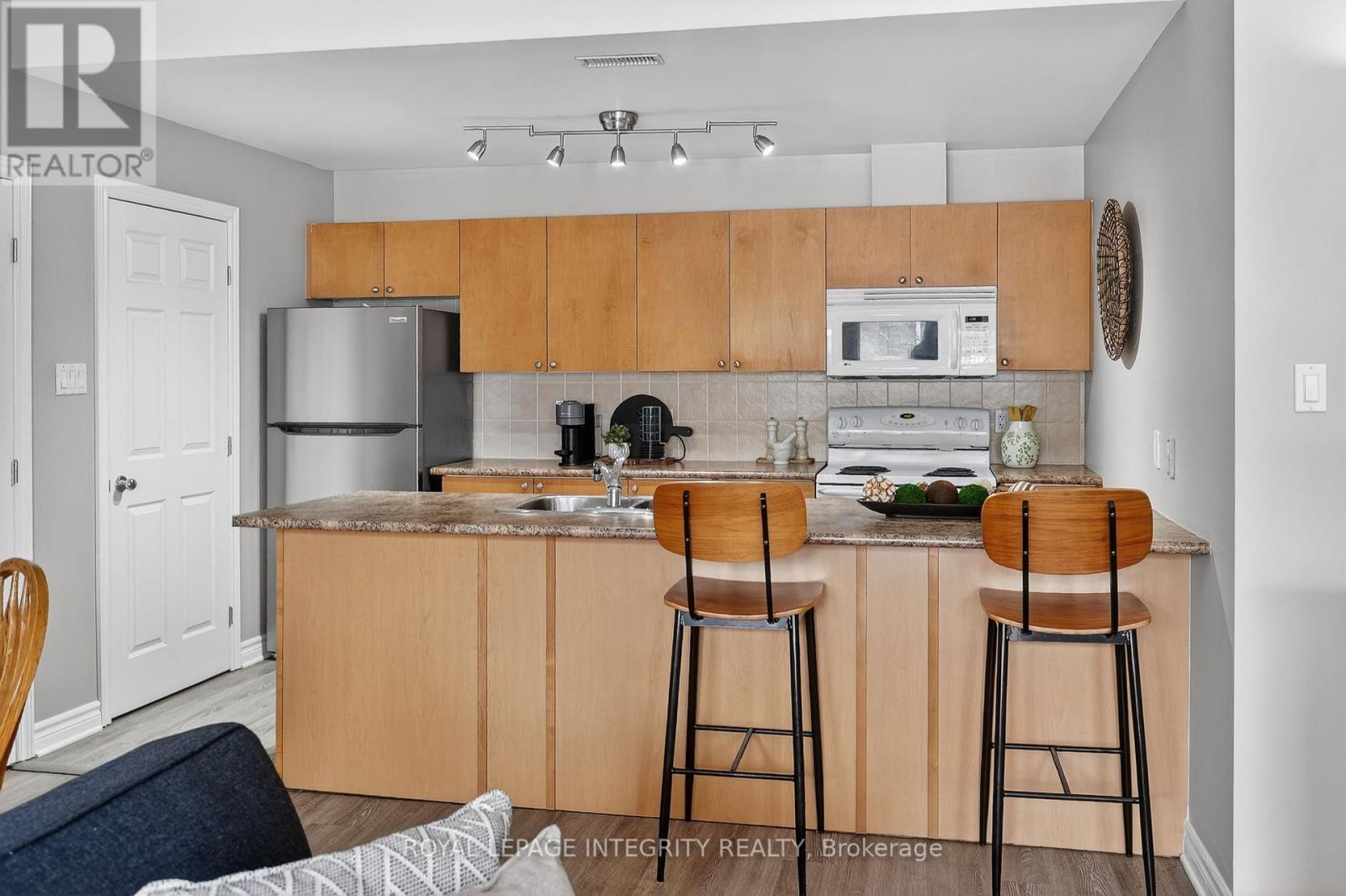 E - 156 Waterbridge Drive, Ottawa, Ontario  K2G 7C6 - Photo 9 - X12973136