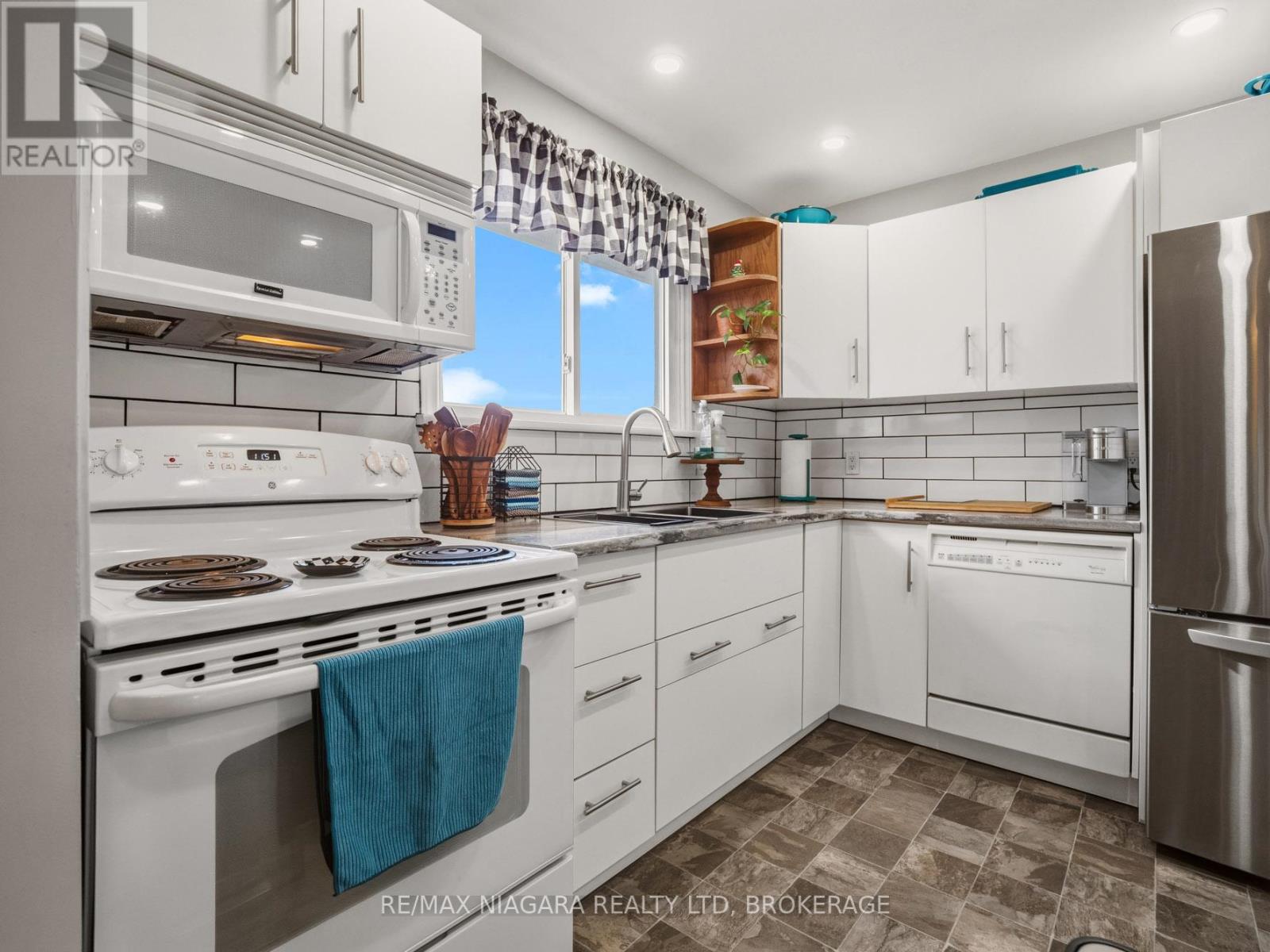 883 Ridge Road N, Fort Erie, Ontario  L0S 1N0 - Photo 12 - X12972946