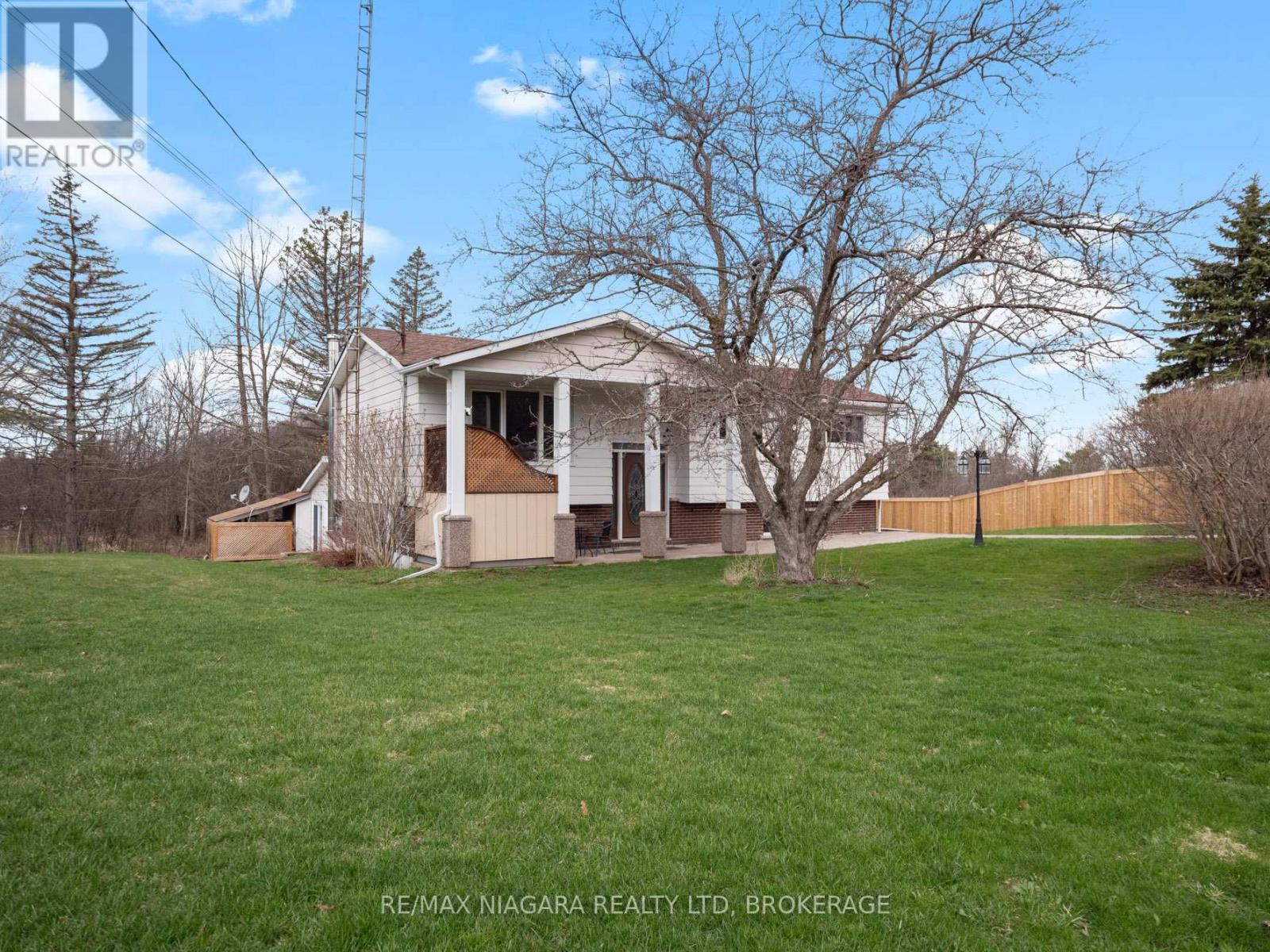 883 Ridge Road N, Fort Erie, Ontario  L0S 1N0 - Photo 3 - X12972946