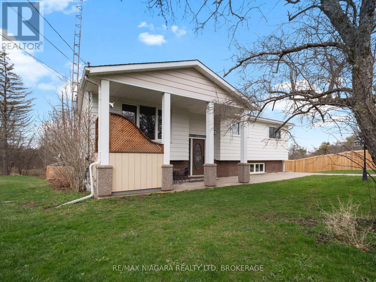 883 Ridge Road N, Fort Erie, Ontario  L0S 1N0 - Photo 4 - X12972946