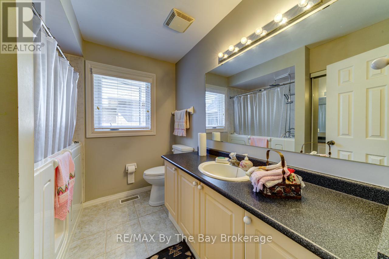 26 Timberland Crescent, Wasaga Beach, Ontario L9Z 1G7 - Photo 13 - S12973102