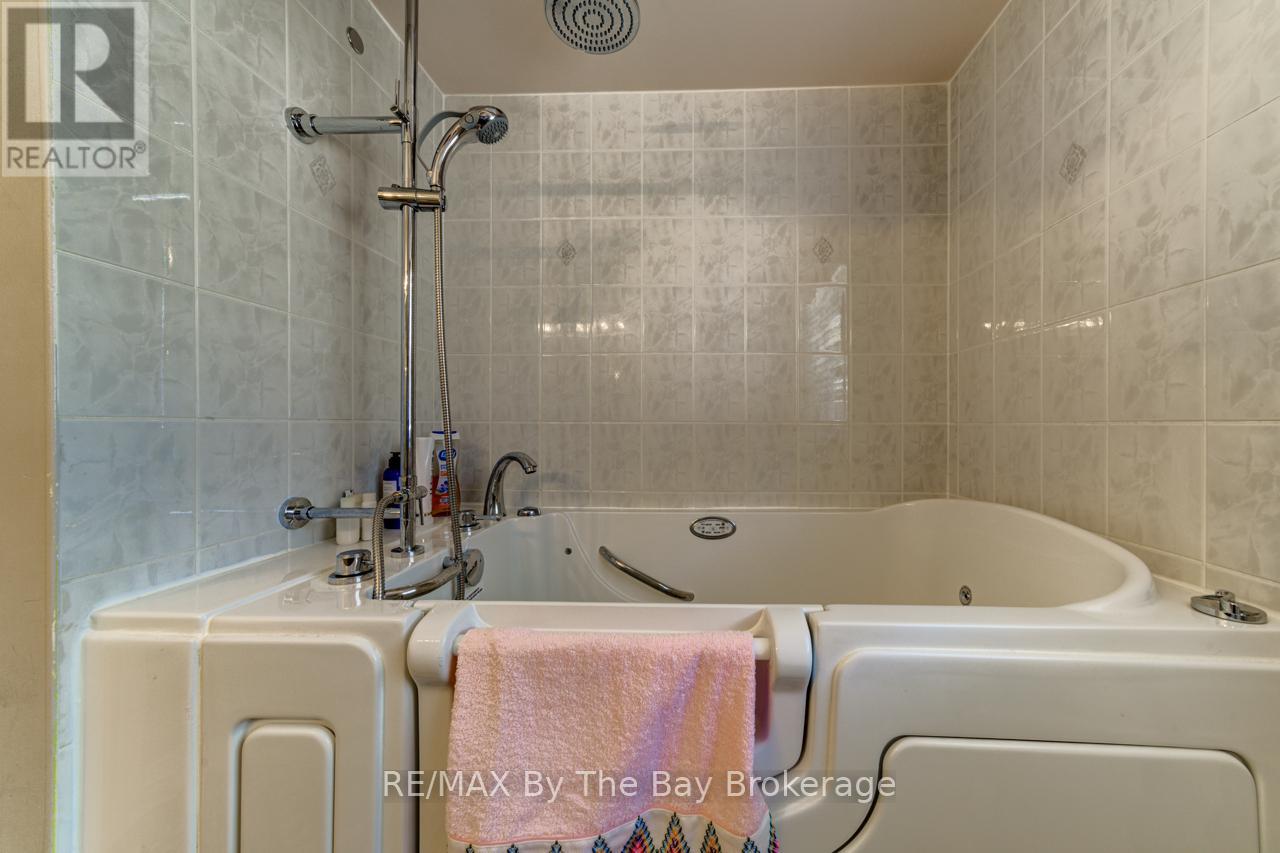 26 Timberland Crescent, Wasaga Beach, Ontario L9Z 1G7 - Photo 15 - S12973102