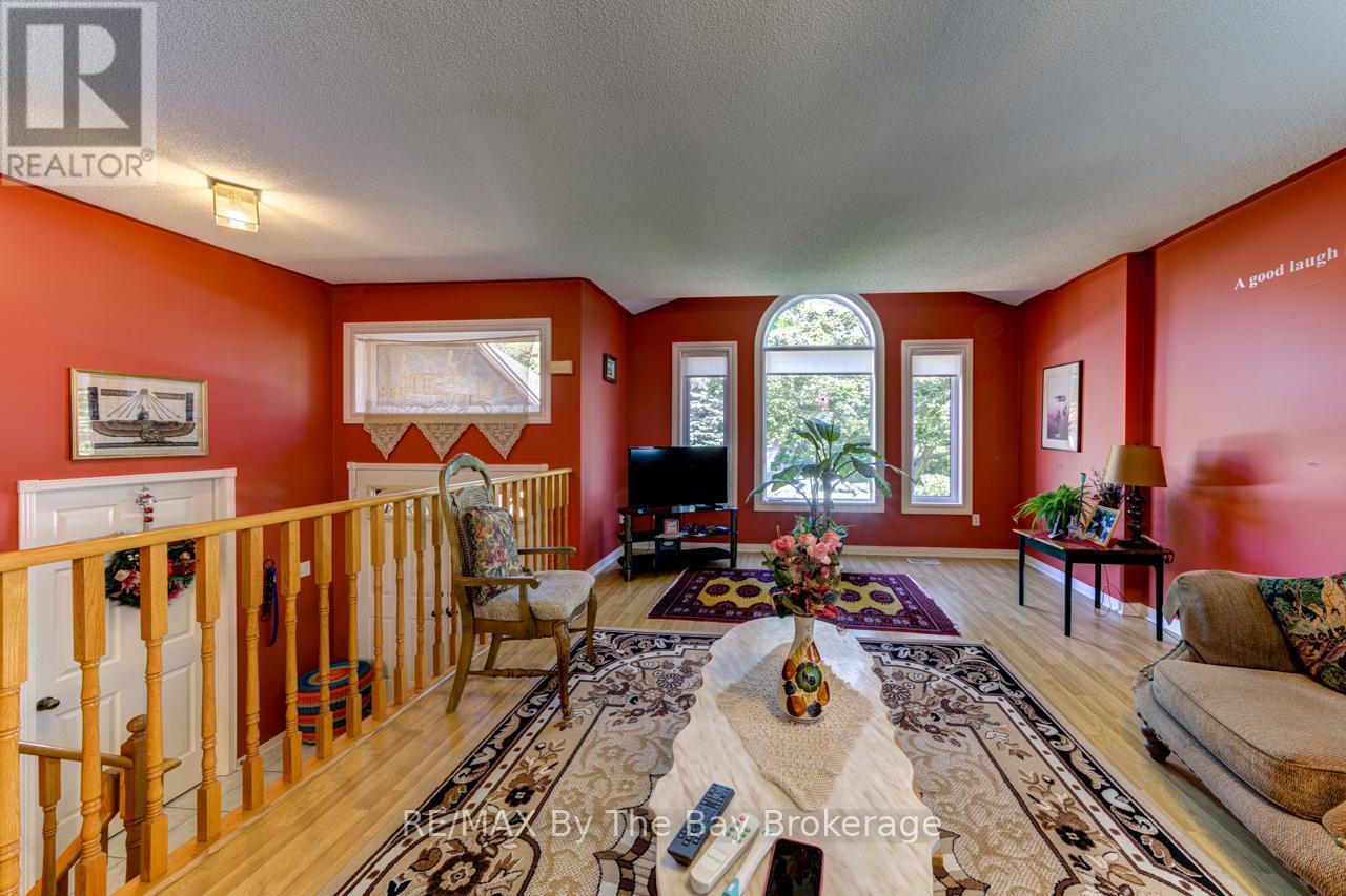 26 Timberland Crescent, Wasaga Beach, Ontario L9Z 1G7 - Photo 5 - S12973102