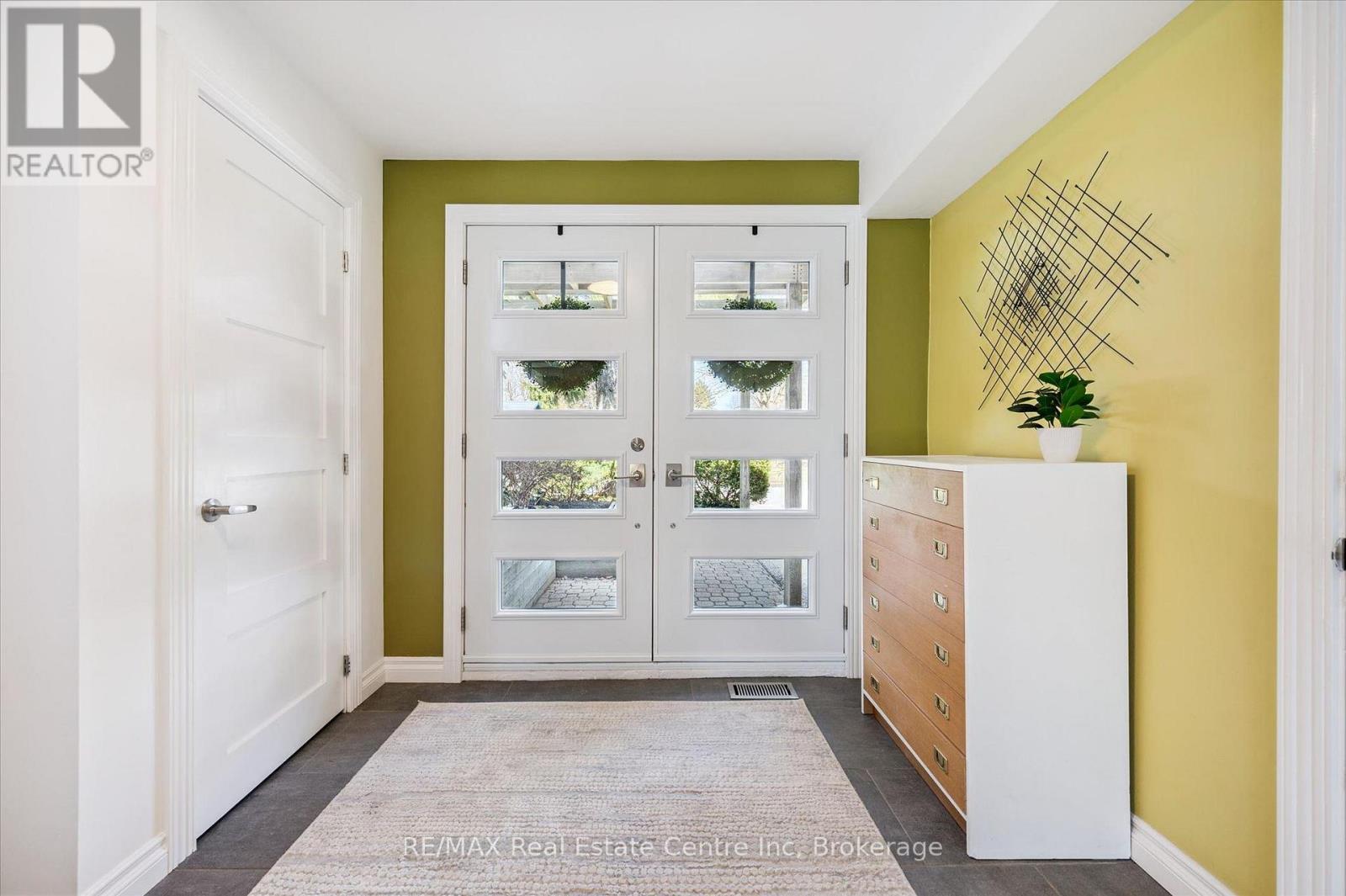 67 Sunnylea Crescent, Guelph (General Hospital), Ontario  N1E 1W3 - Photo 4 - X12973046