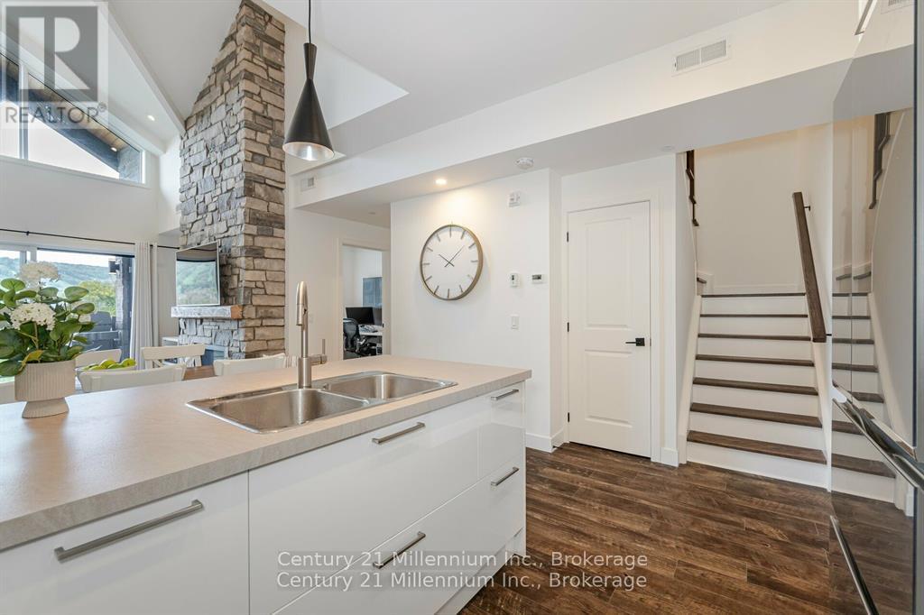 403 - 16 Beckwith Lane, Blue Mountains, Ontario  L9Y 3B6 - Photo 3 - X12973134