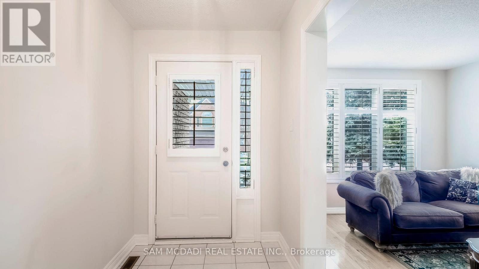 5396 Planter's Wd Court, Mississauga, Ontario  L5M 5V2 - Photo 2 - W12872914