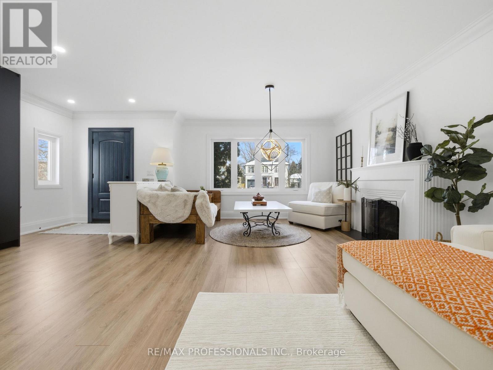 168 The Kingsway, Toronto, Ontario  M8X 2V6 - Photo 5 - W12972850