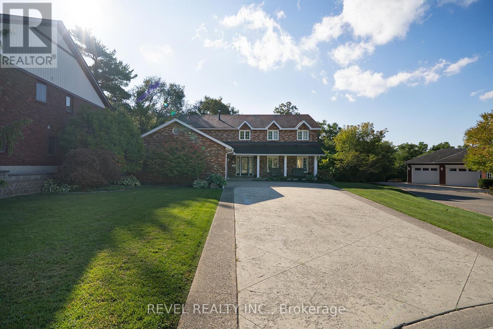 23 Scarfe Gardens, Brantford, Ontario  N3T 6B2 - Photo 2 - X12972070