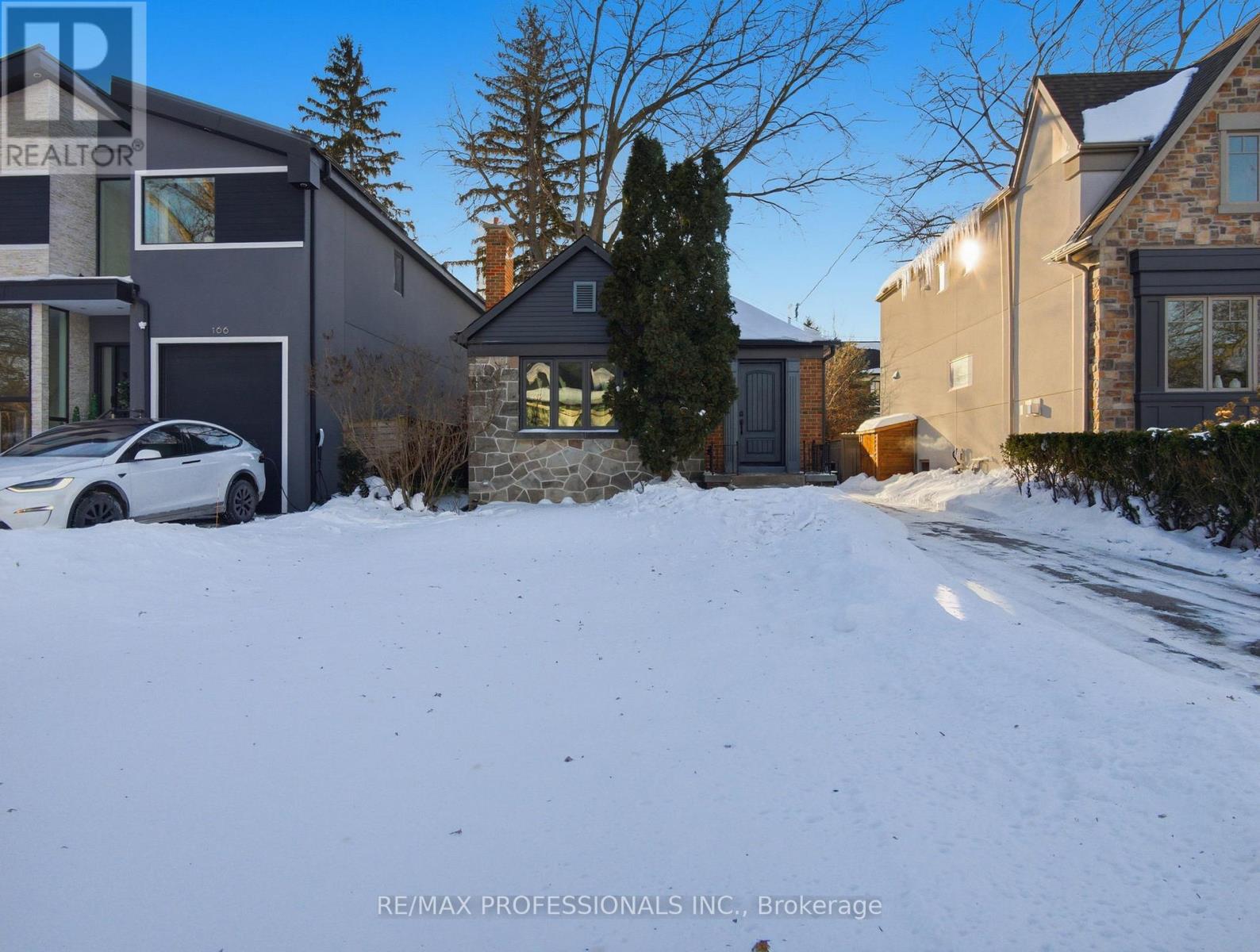 168 The Kingsway, Toronto, Ontario  M8X 2V6 - Photo 2 - W12972850