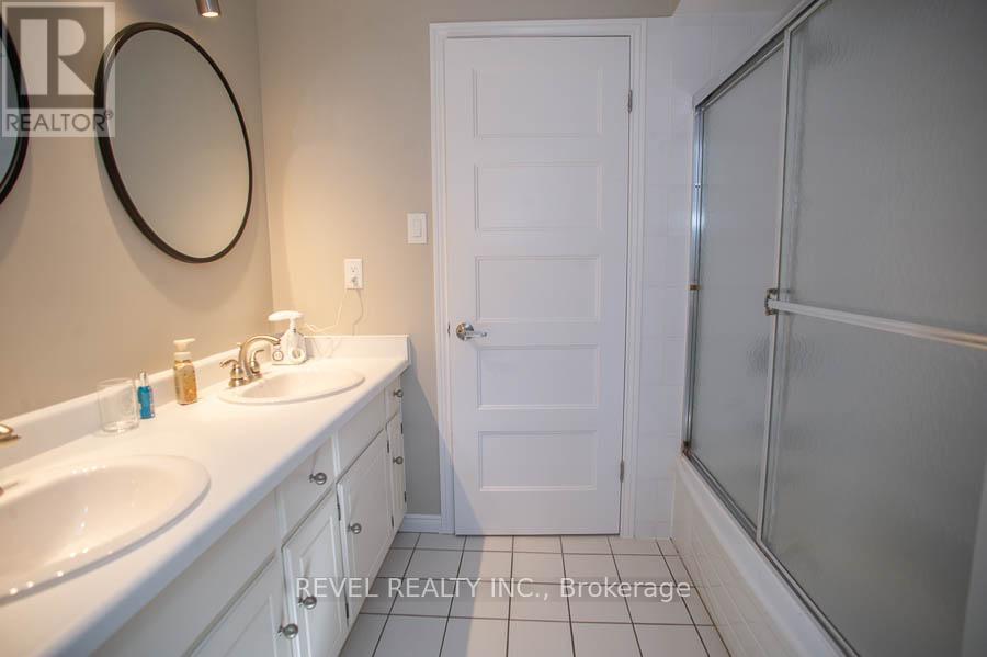 23 Scarfe Gardens, Brantford, Ontario  N3T 6B2 - Photo 34 - X12972070