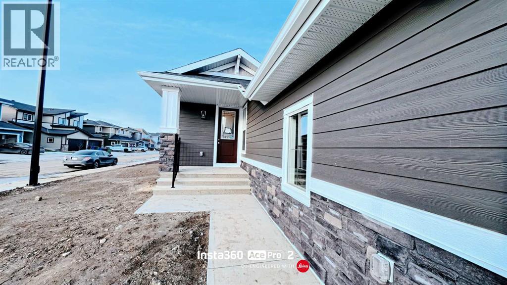277 Waterford Way, Chestermere, Alberta  T1X 2Z6 - Photo 2 - A2296572