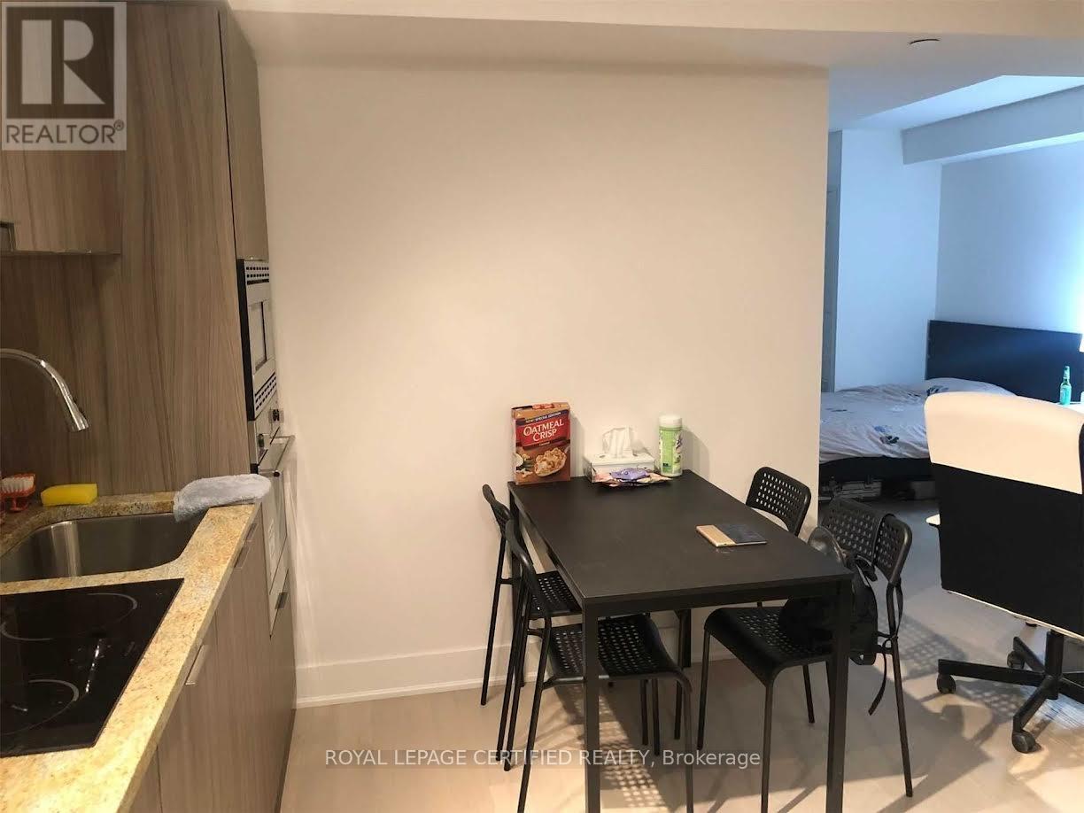 1718 - 955 Bay Street, Toronto, Ontario  M5S 2A2 - Photo 6 - C12973010