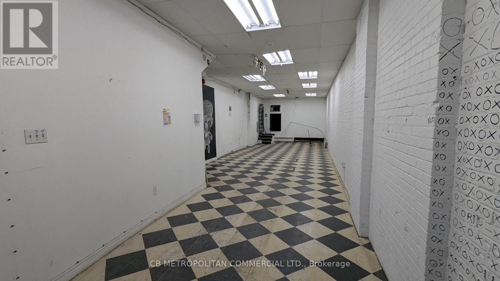 A - 213 Queen Street, Toronto, Ontario  M5A 1S2 - Photo 2 - C12973176