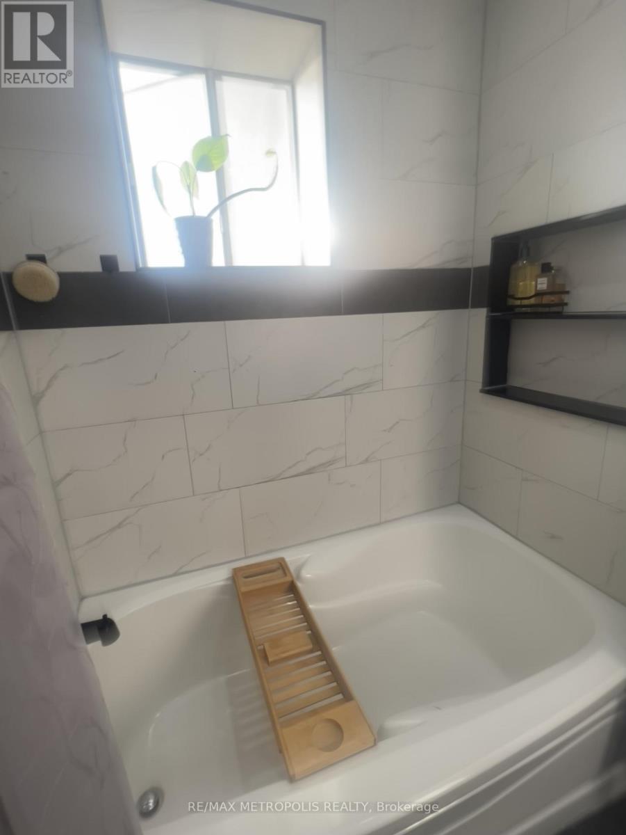 854 Bathurst Street, Toronto, Ontario  M5R 3G3 - Photo 22 - C12973192